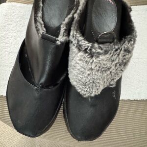 Modzori Black reversable Faux Fur Clog Mules with Plush Trim